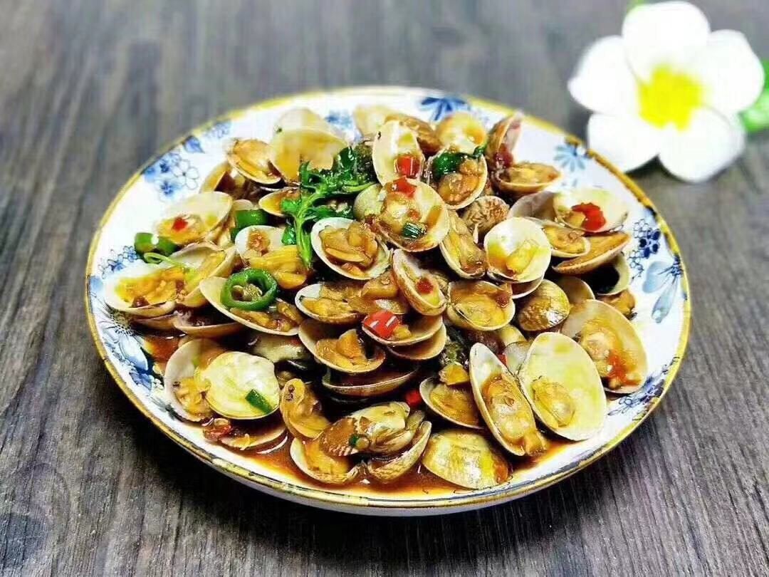 作为吃货🙈两枚，俺和老公平时很酷爱美食🍭节目，隔三差五也