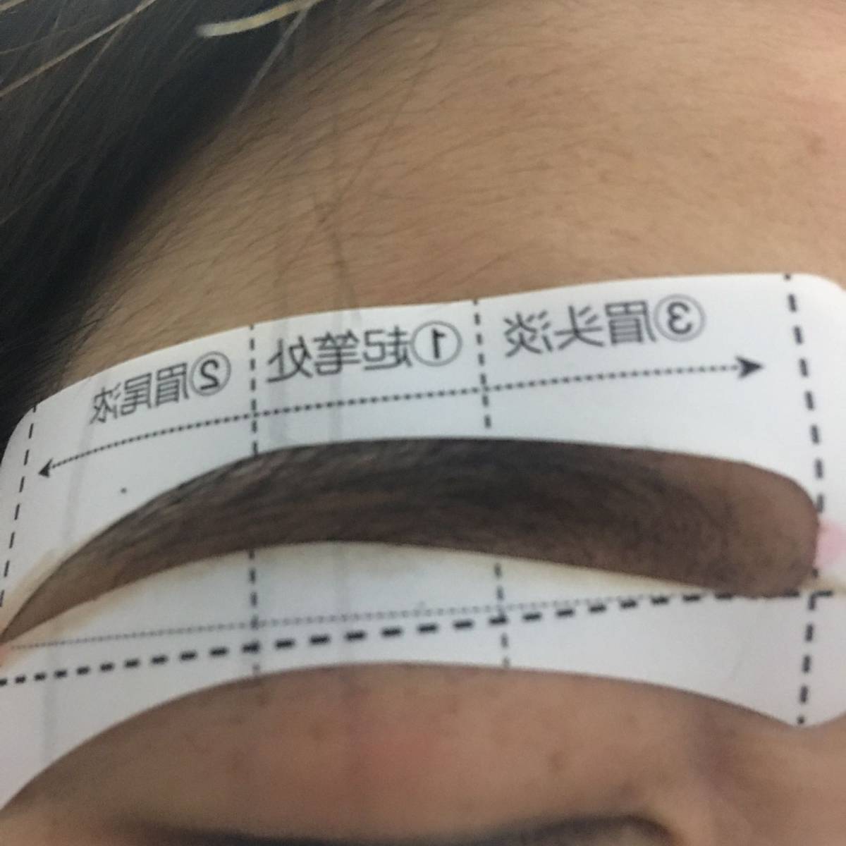 今日**个搞笑的化妆工具，😄 眉毛定型卡 买这个是因为有一