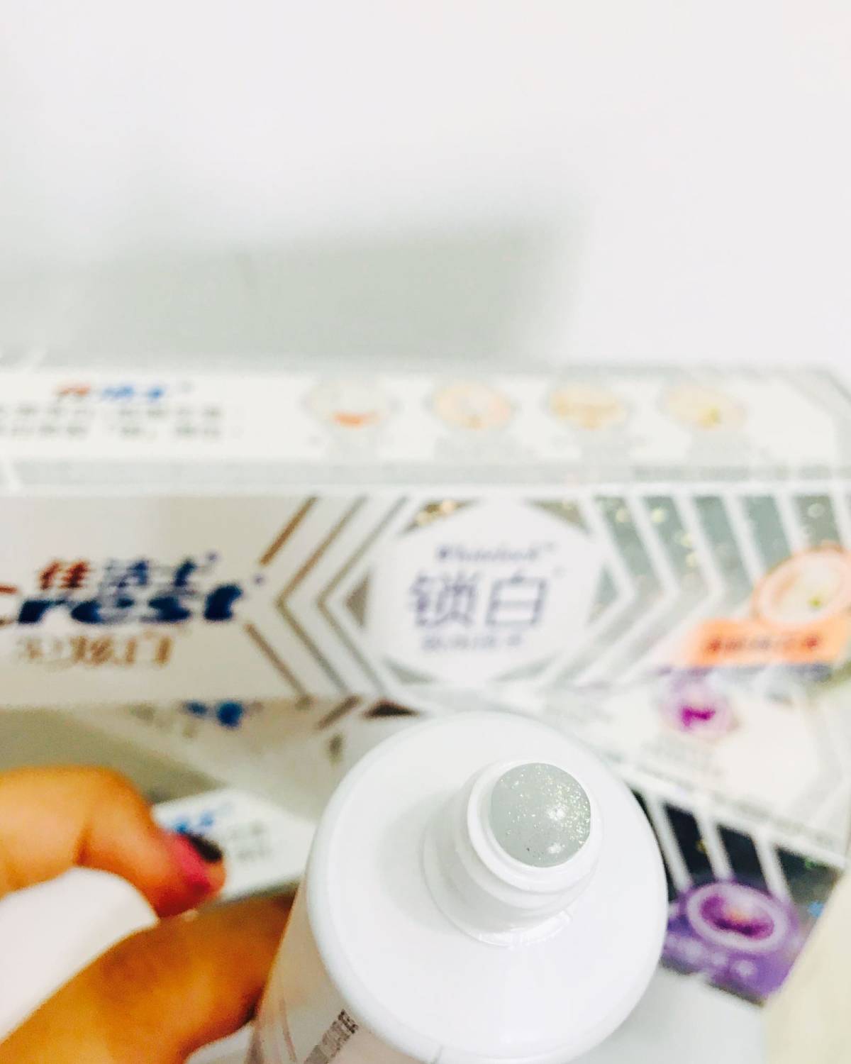 我是出了名的爱用**牙膏  用过很多品牌的  高露洁 狮王啊