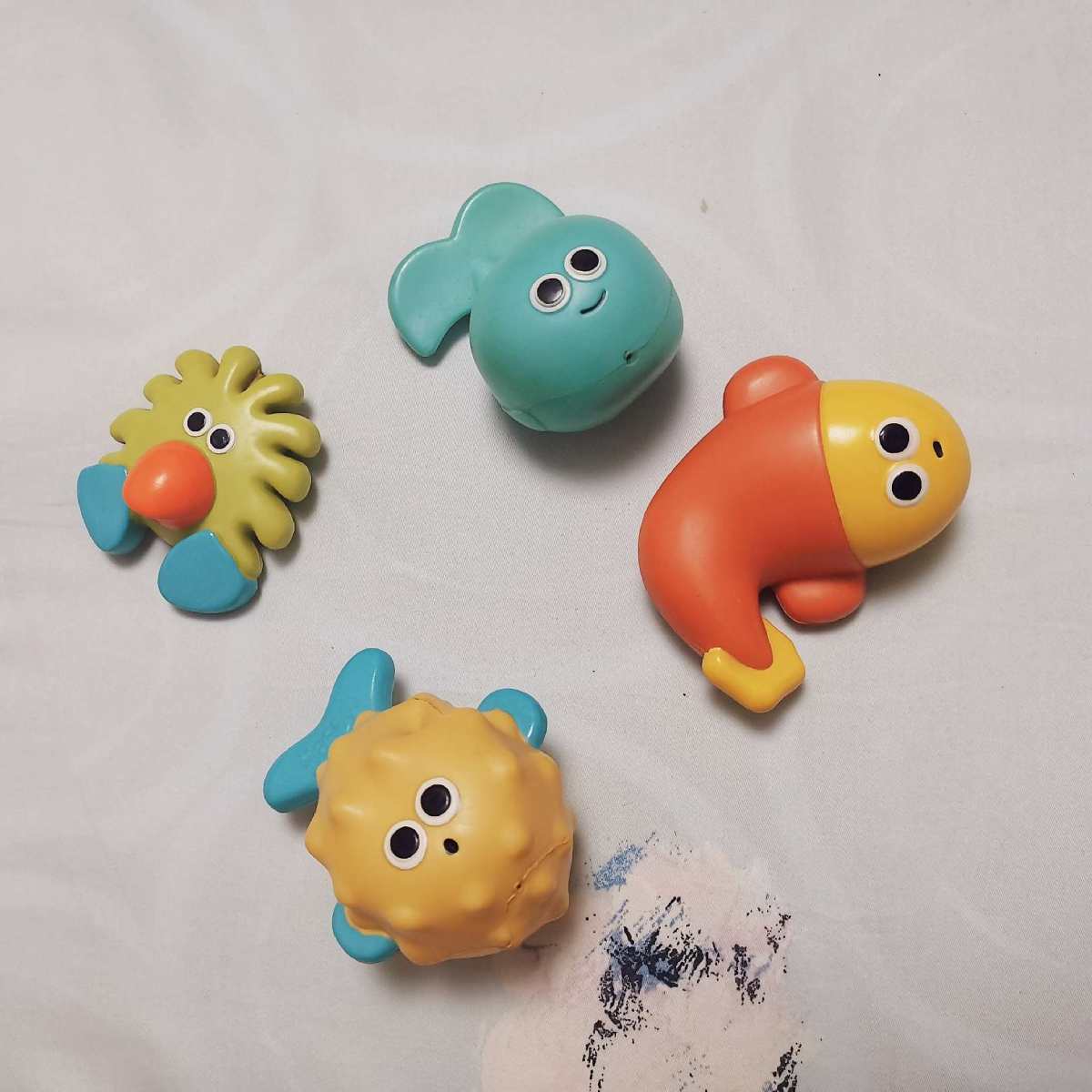 我家娃的洗澡🛀🏻玩具！ 洗澡时候没有玩具可不行呢，下面是