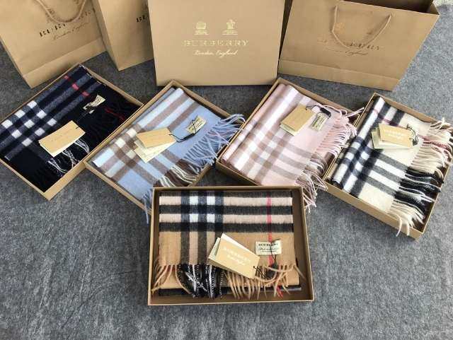 海关滞留货，据说不知道什么原因海关压了十几个月一直等着他们能