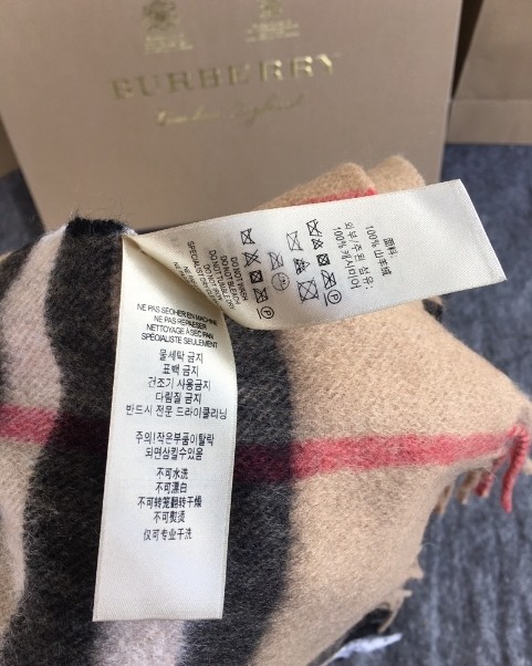 海关滞留货，据说不知道什么原因海关压了十几个月一直等着他们能