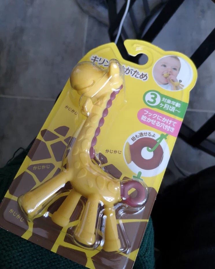 给宝囤的网红牙胶👶🏻到货啦，是俺喜欢的卡通造型，KJC长