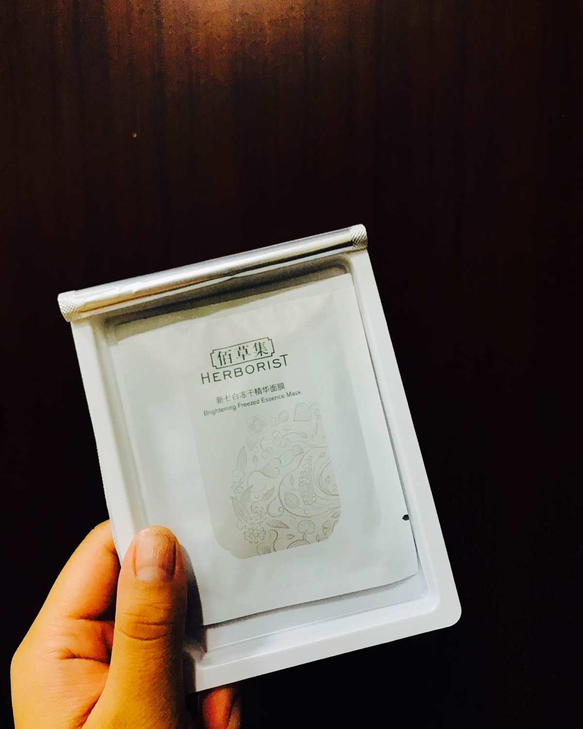 佰草集冻干粉精华面膜 这个面膜主打的是零添加 也是冻干类型的