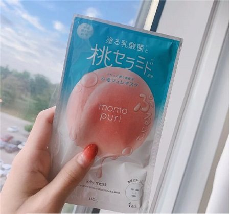 深秋季节，皮肤补水必须要做好。面部皮肤补水效果最好的就是面膜