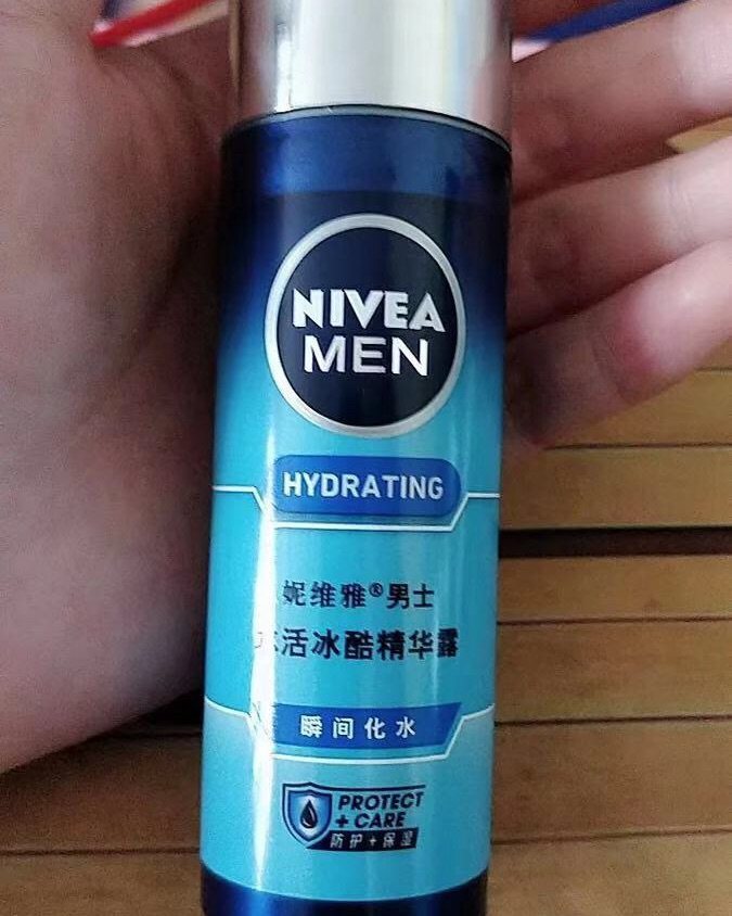 让你的肌肤喝饱水 今天为男士们**一款补水“神器”NIVEA
