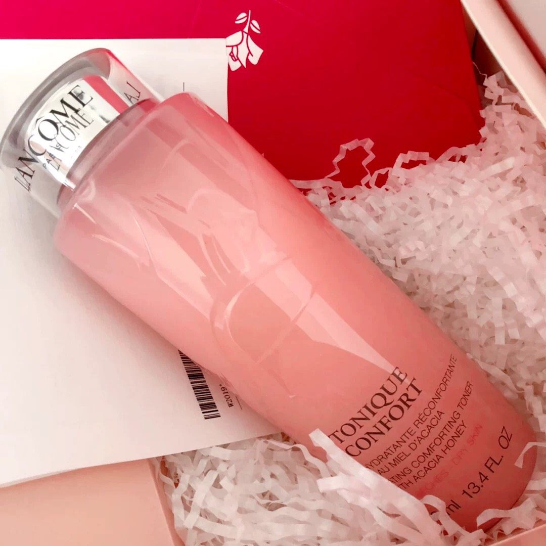 养颜美肌🎉之明💦星水 它适合任何肤质，粉粉嫩嫩的瓶身让人