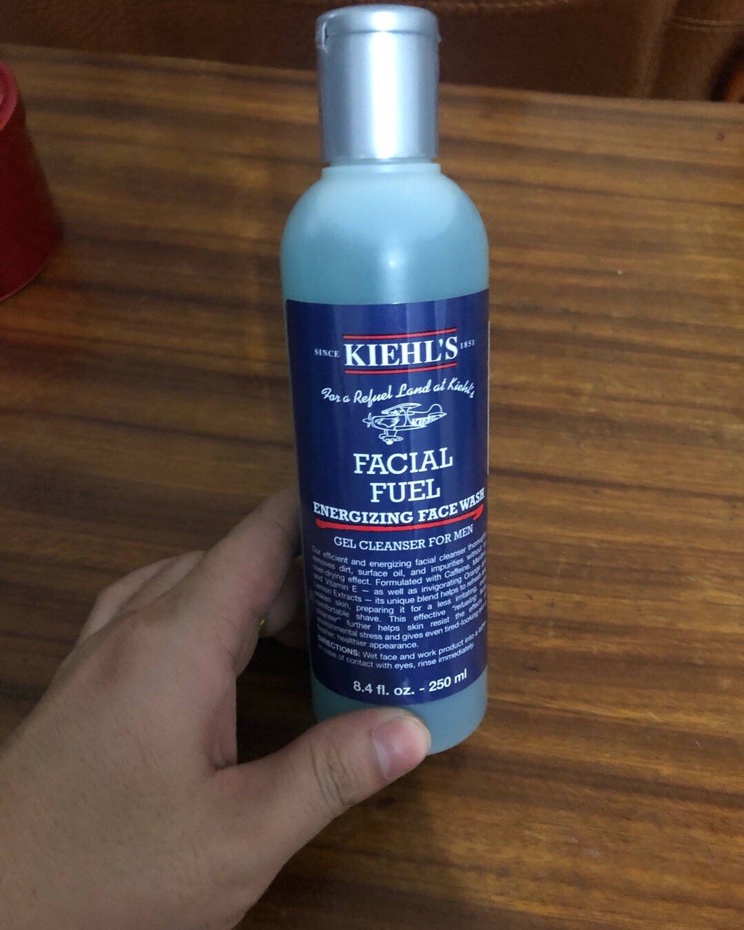 洗掉油腻，激发活力 本人是一名男性大油皮，油性皮肤一直困扰着