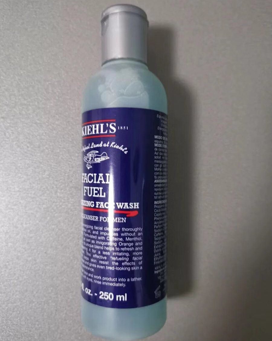 洗掉油腻，激发活力 本人是一名男性大油皮，油性皮肤一直困扰着