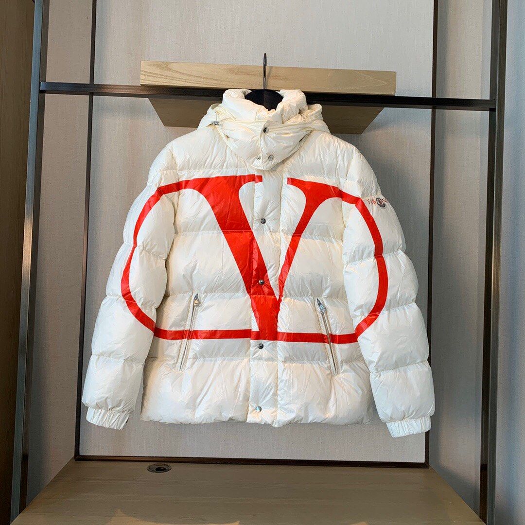 加拿大鹅和moncler羽绒服  保暖整个冬天啦    一件