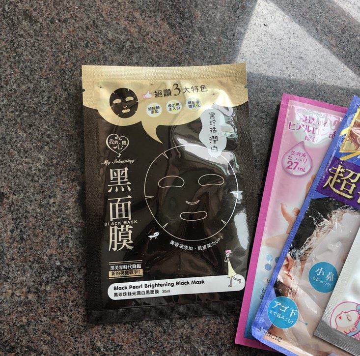 面膜作为肌肤的护肤单品，基本上爱美人士都会必备！像我这种易晒