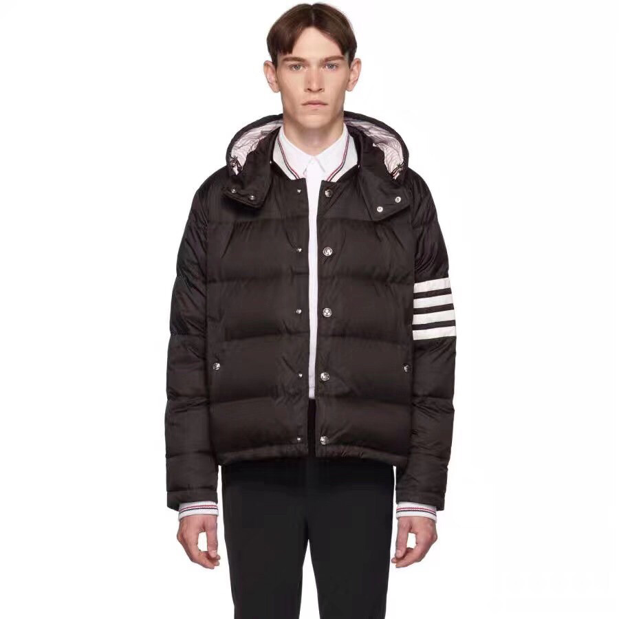 加拿大鹅和moncler羽绒服  保暖整个冬天啦    一件