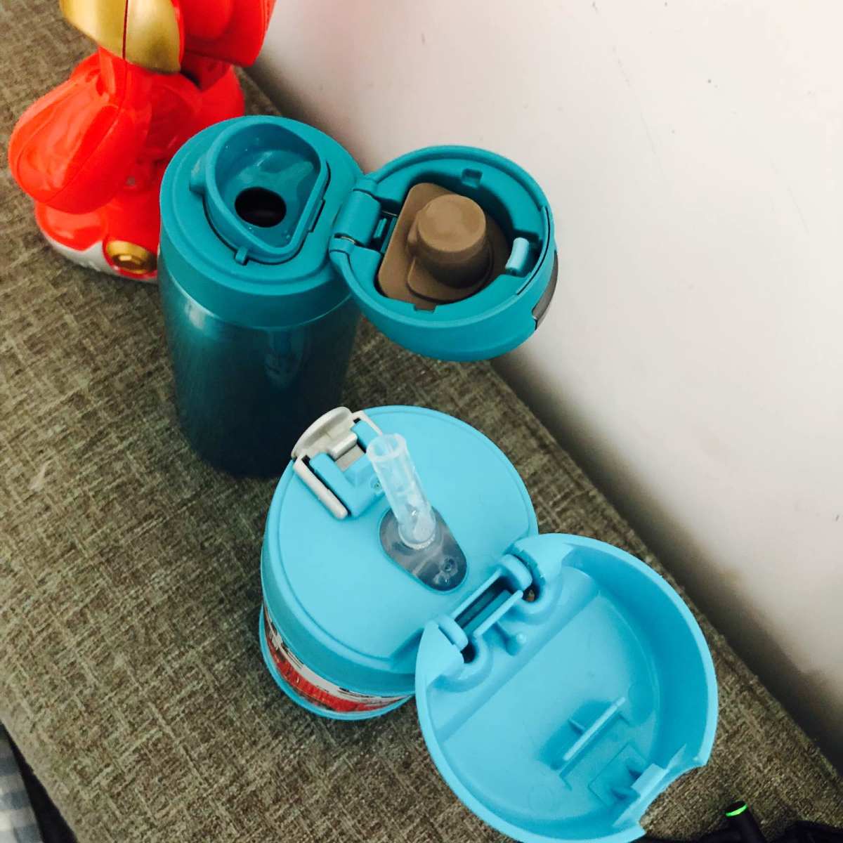✳️✳️冬天快来了 保温杯又派上用场啦  轻巧 易开启 是*