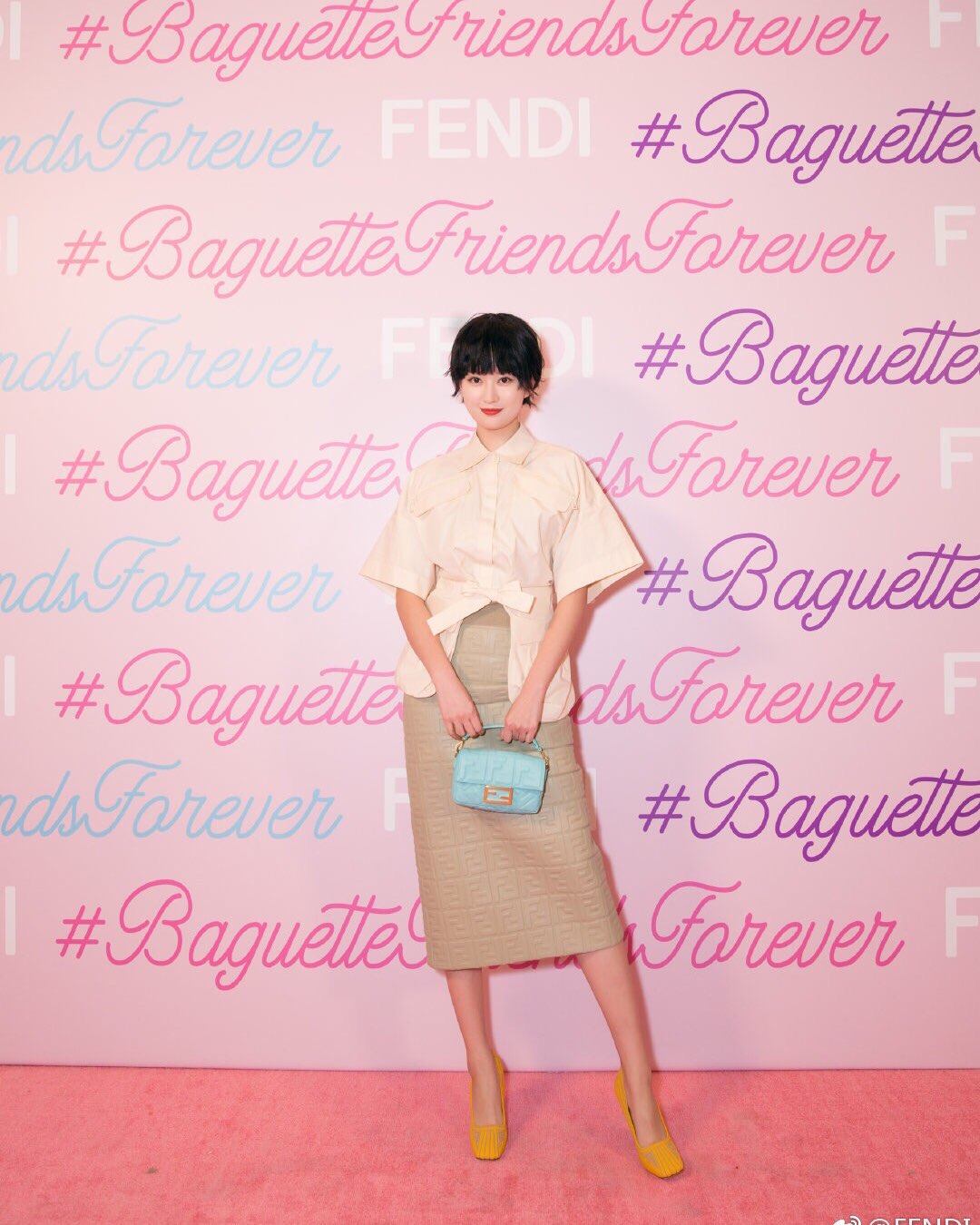 适合秋冬的包一Fendi 19Baguette上身效果 FE
