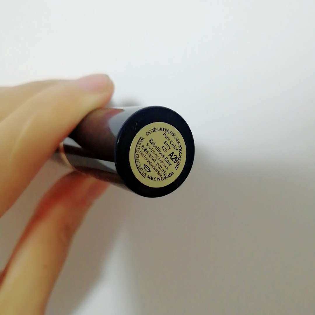 最近超火的雅诗兰黛优雅玫瑰色口红～刘雯大表姐亲选！ 很开心又