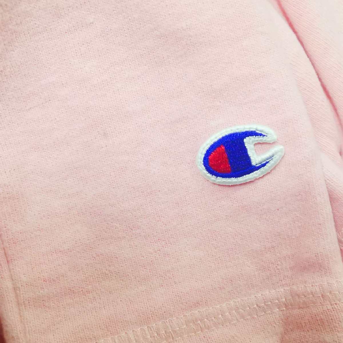 亚马逊很适合买champion的衣服，美亚的冠军服都很便宜，