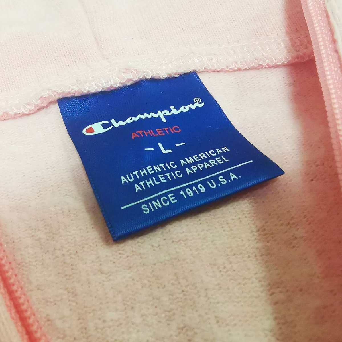 亚马逊很适合买champion的衣服，美亚的冠军服都很便宜，