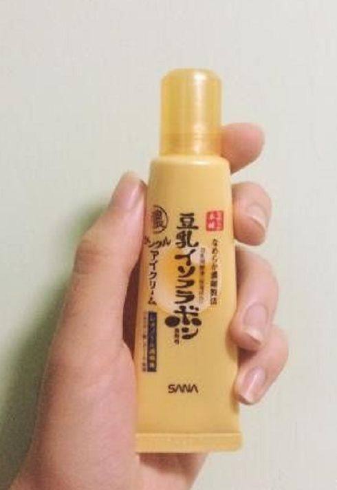 很多妹纸都认为，自己还未满25岁，还年轻，然后就不用眼霜了。