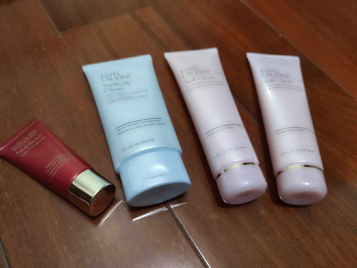 雅诗兰黛洗面奶 购于雅诗兰黛官网，梅西百货，都是最纯正的美版