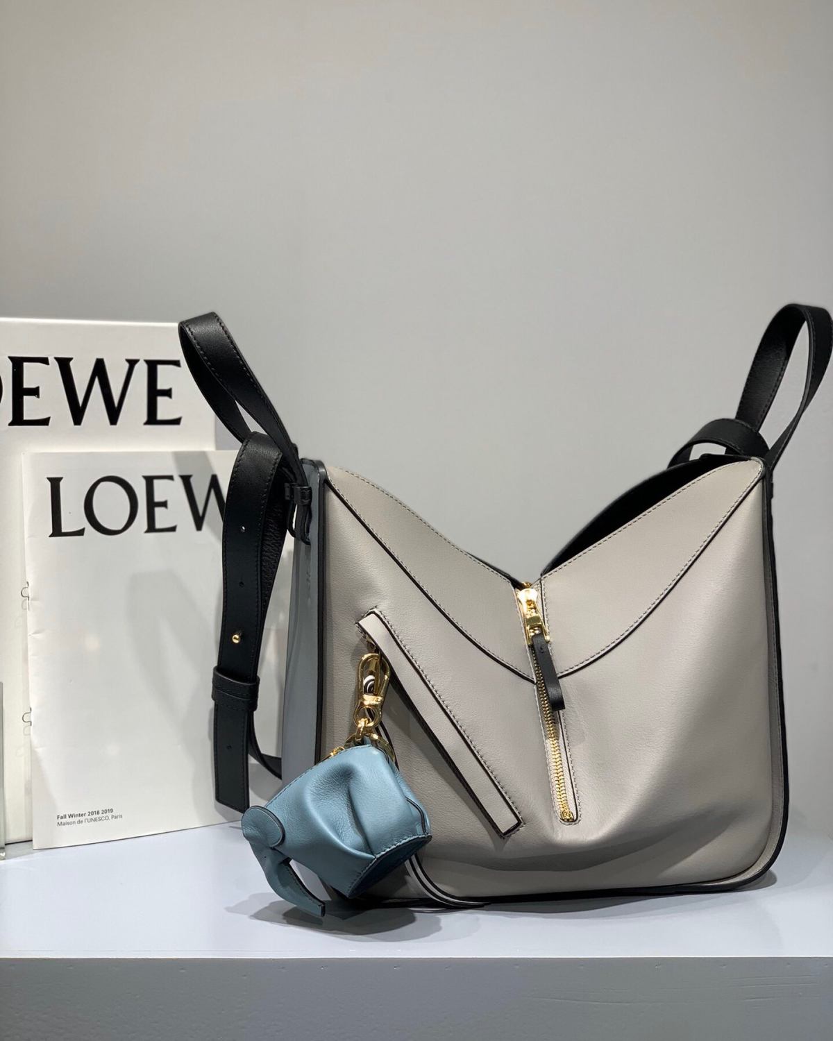 19年温柔配色Loewe Hammock吊床/吊篮包 标志性