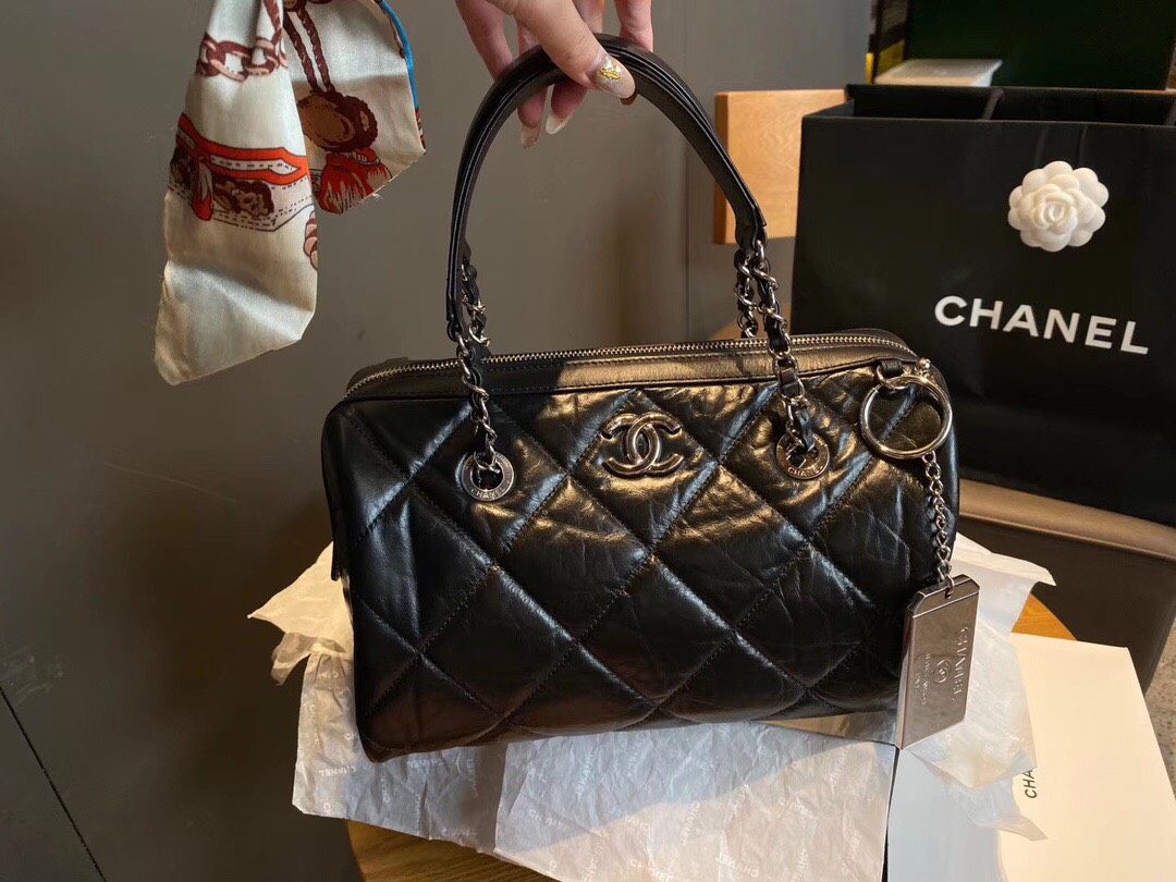 Chanel2020早春首发新品波斯顿枕头包好惊艳 从此Ch