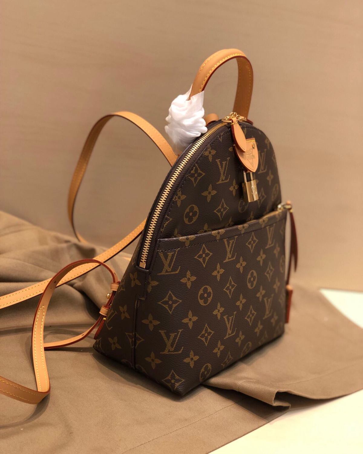 LV贝壳双肩包，柔软的monogram面料➕全钢五金，进口小