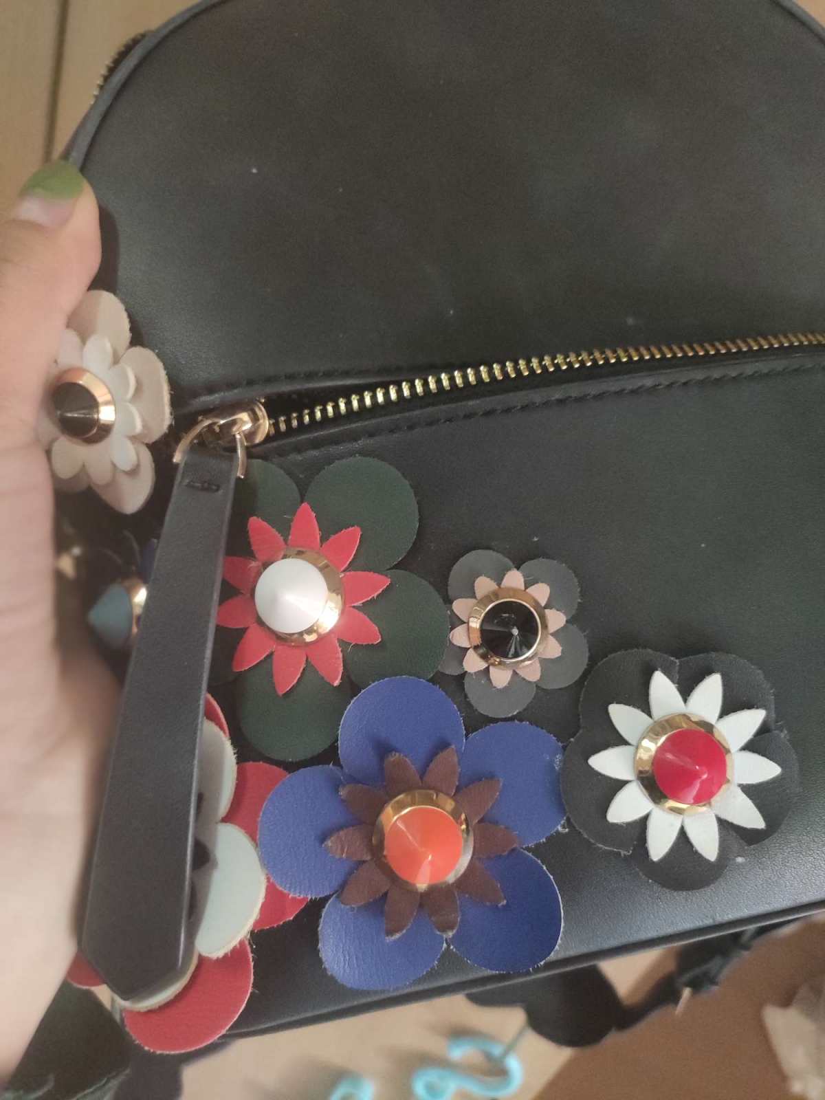 繁花似锦的撩骚包包😂😂应该是coach家的 这款包买了超