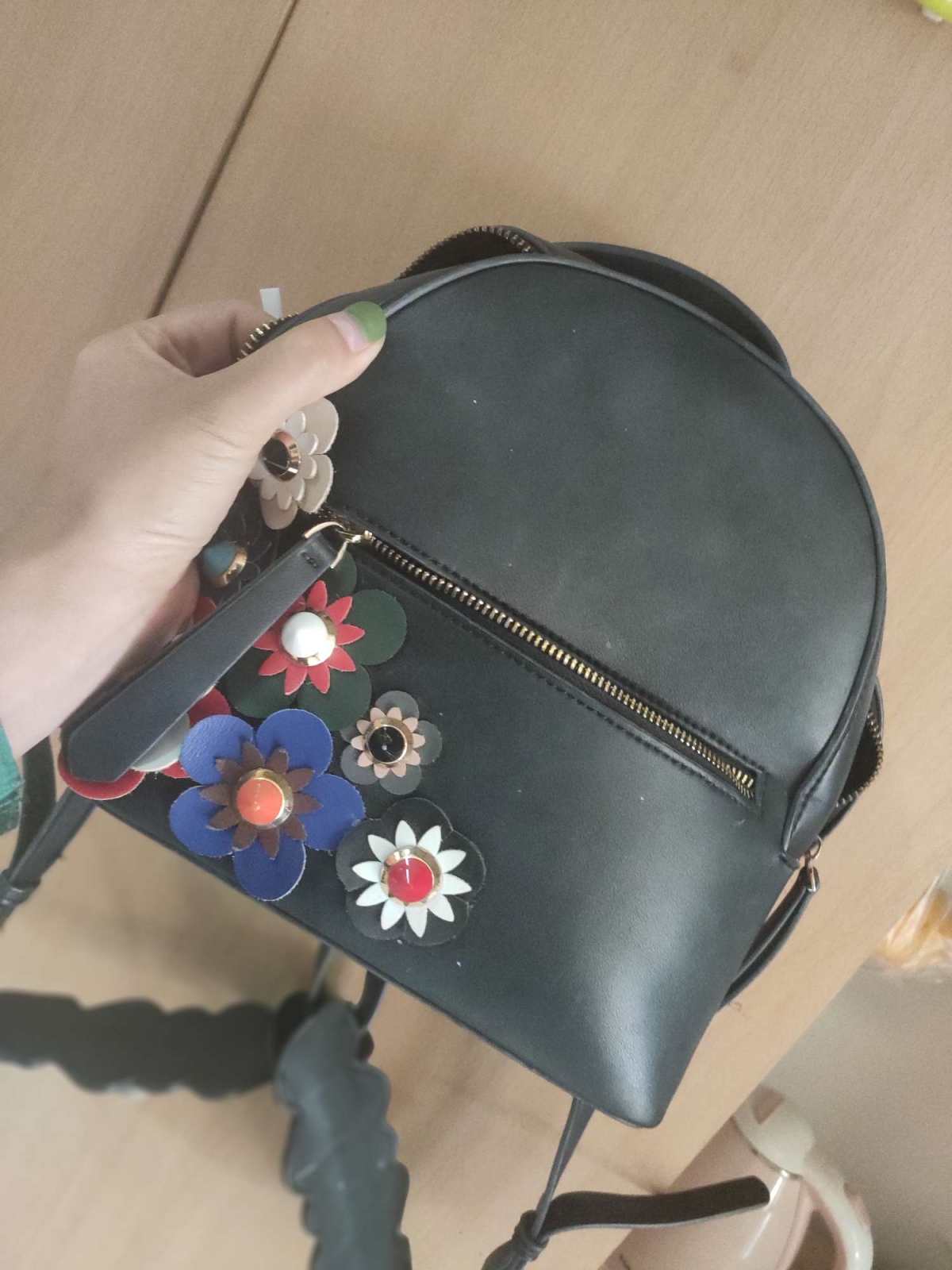 繁花似锦的撩骚包包😂😂应该是coach家的 这款包买了超