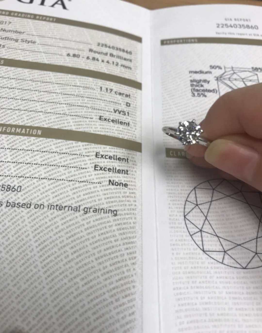 💰💰💰说起戒指，不管什么款的都独爱经典六爪，不是说四爪