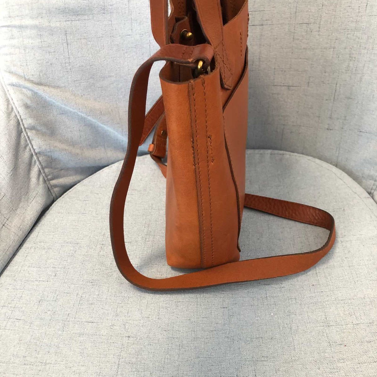 #今天我背这个包#madewell斜挎包 🍇之所以注意到m