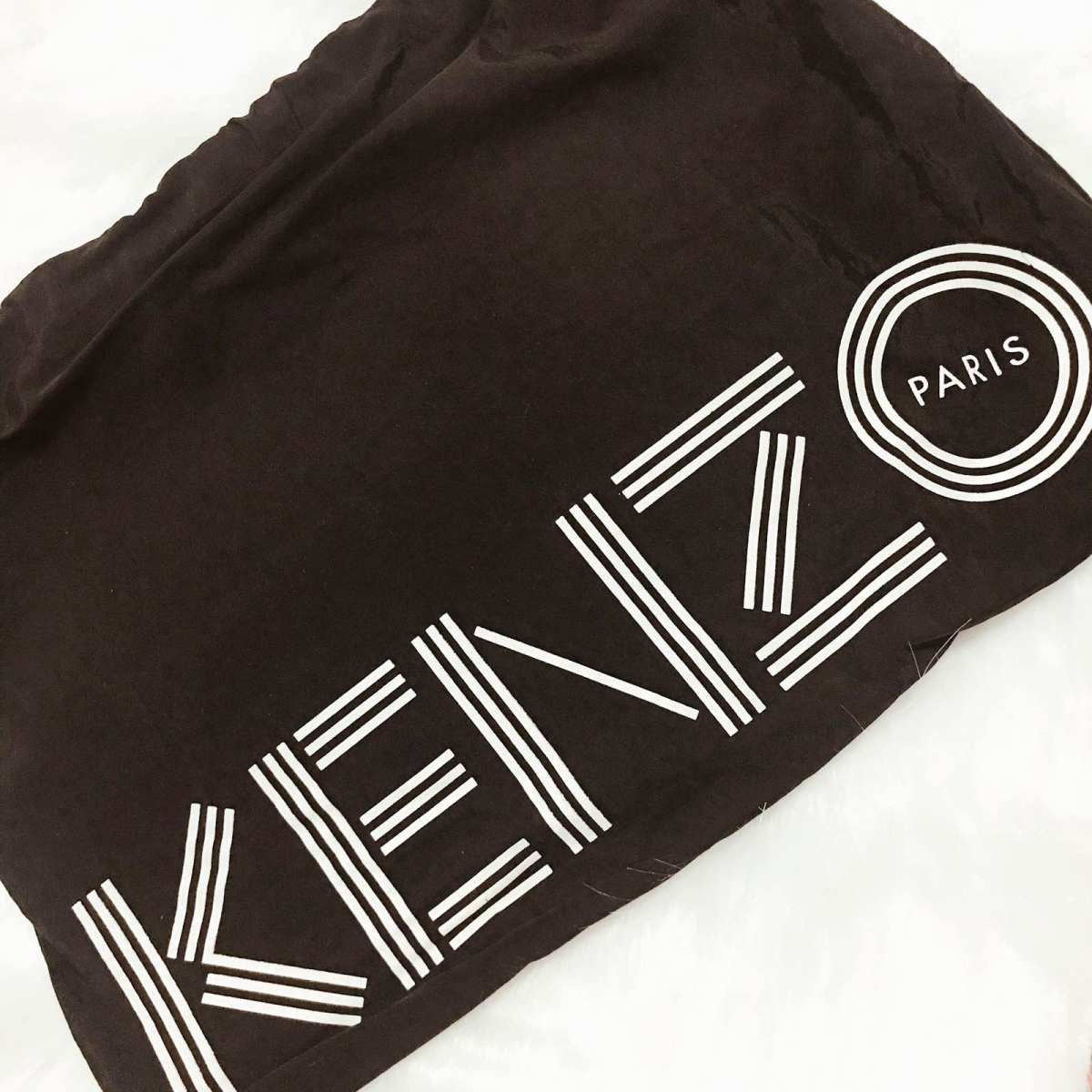 这款kenzo虎头手拿包之前晒过，这次拿出来重新拍照，对它又