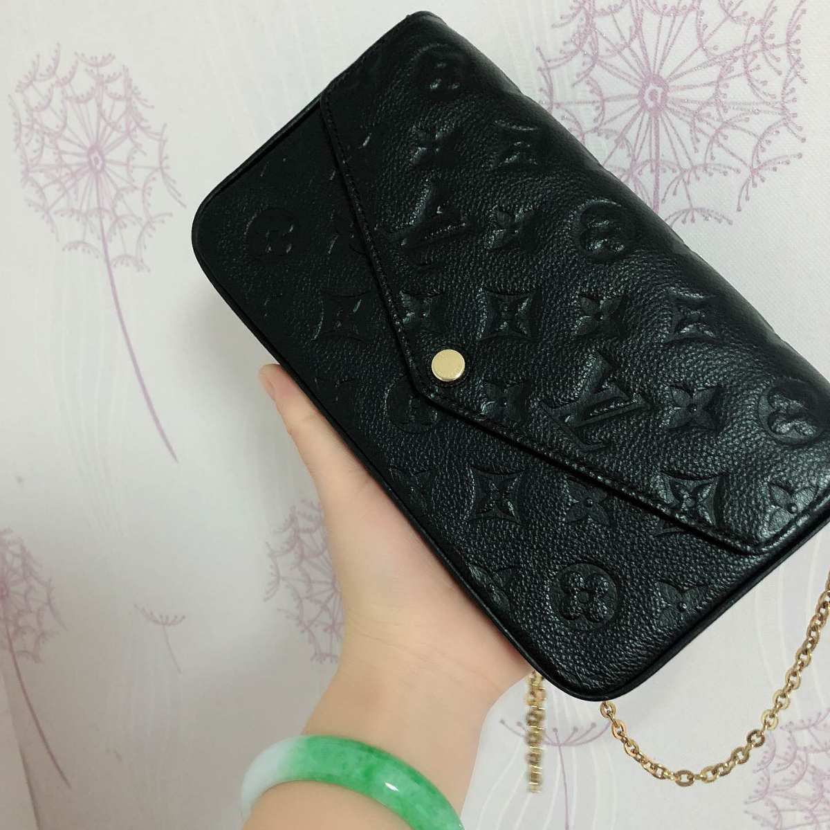👛👛今天背哪款包包呢？斜挎小包包！✌️  🌸女人对包包