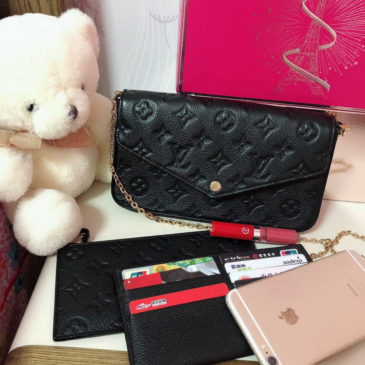 👛👛今天背哪款包包呢？斜挎小包包！✌️  🌸女人对包包