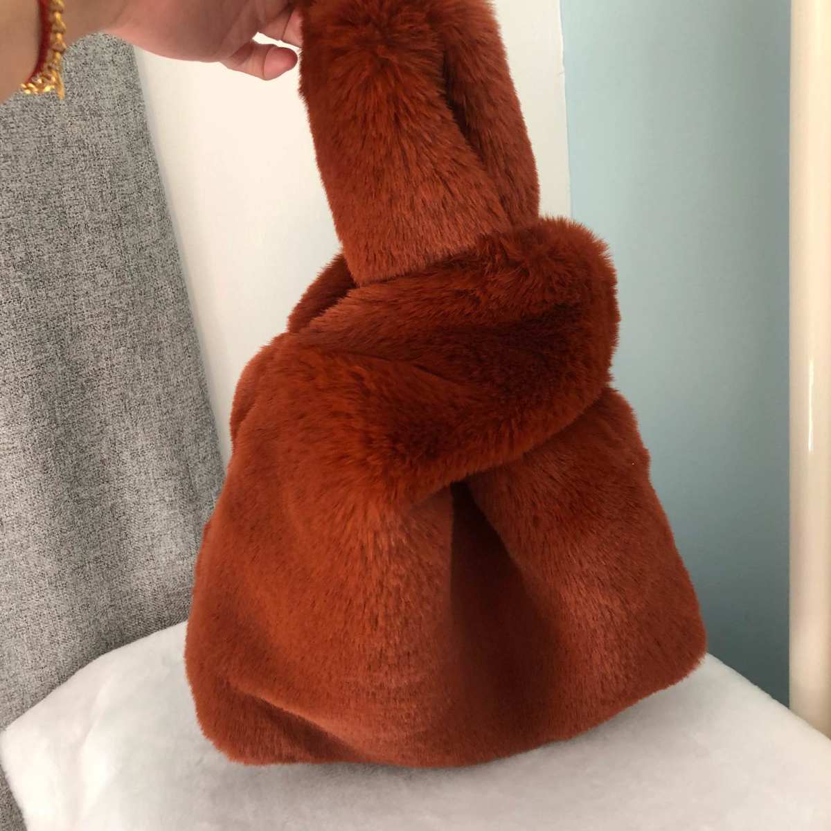 #今天我背这个包#“贵妇”毛绒手提包 🍇这个包包是去年冬天