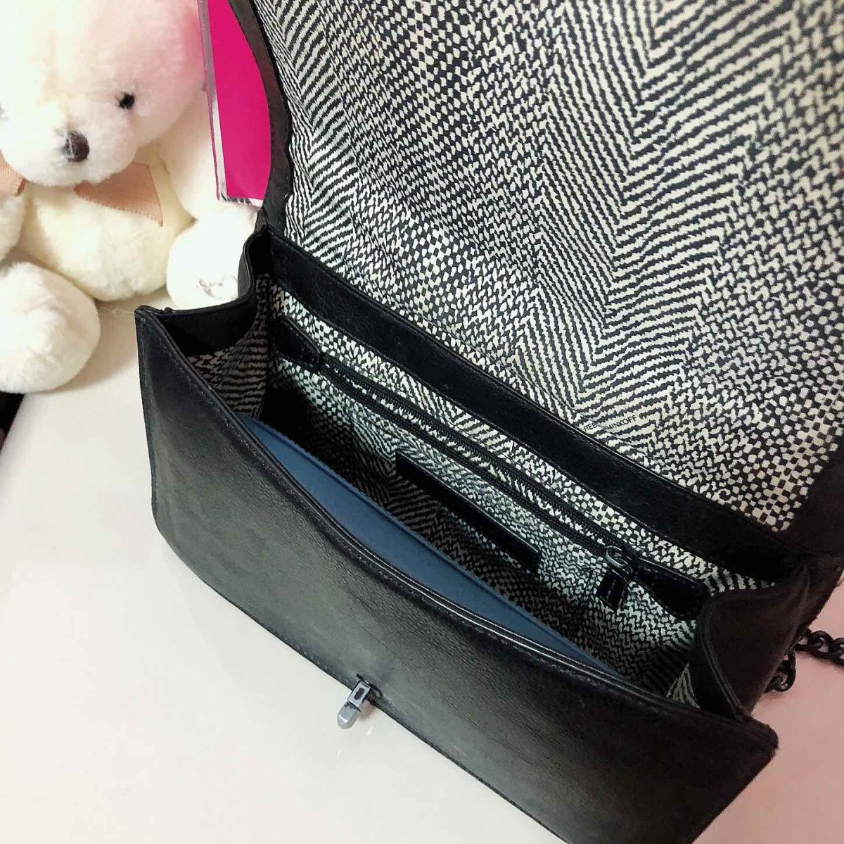 👛👛今天背哪款包包呢？斜挎小包包！✌️  🌸女人对包包