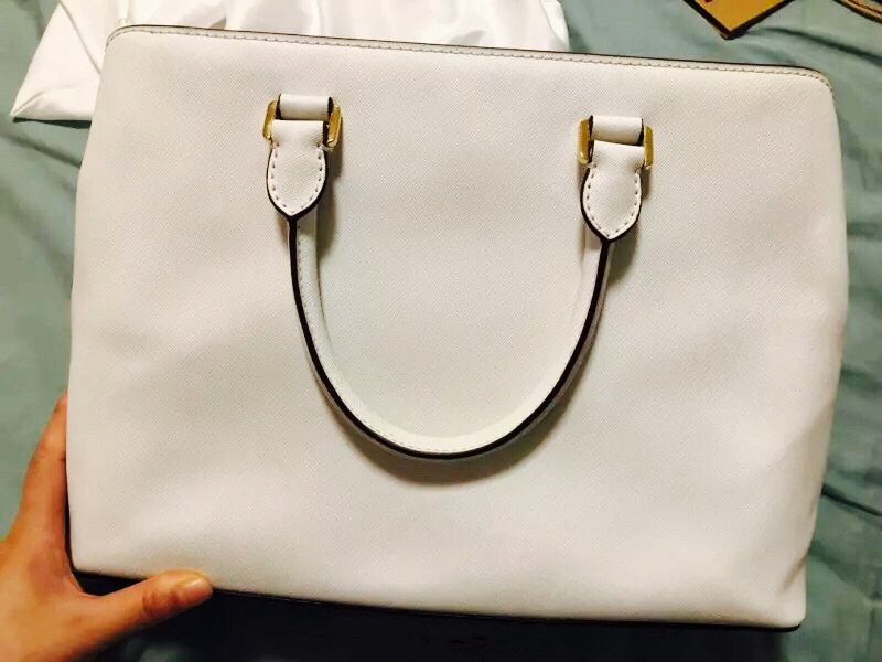 女人的衣柜里面永远少一个包包，姐妹们你们是不是也觉得自己的衣