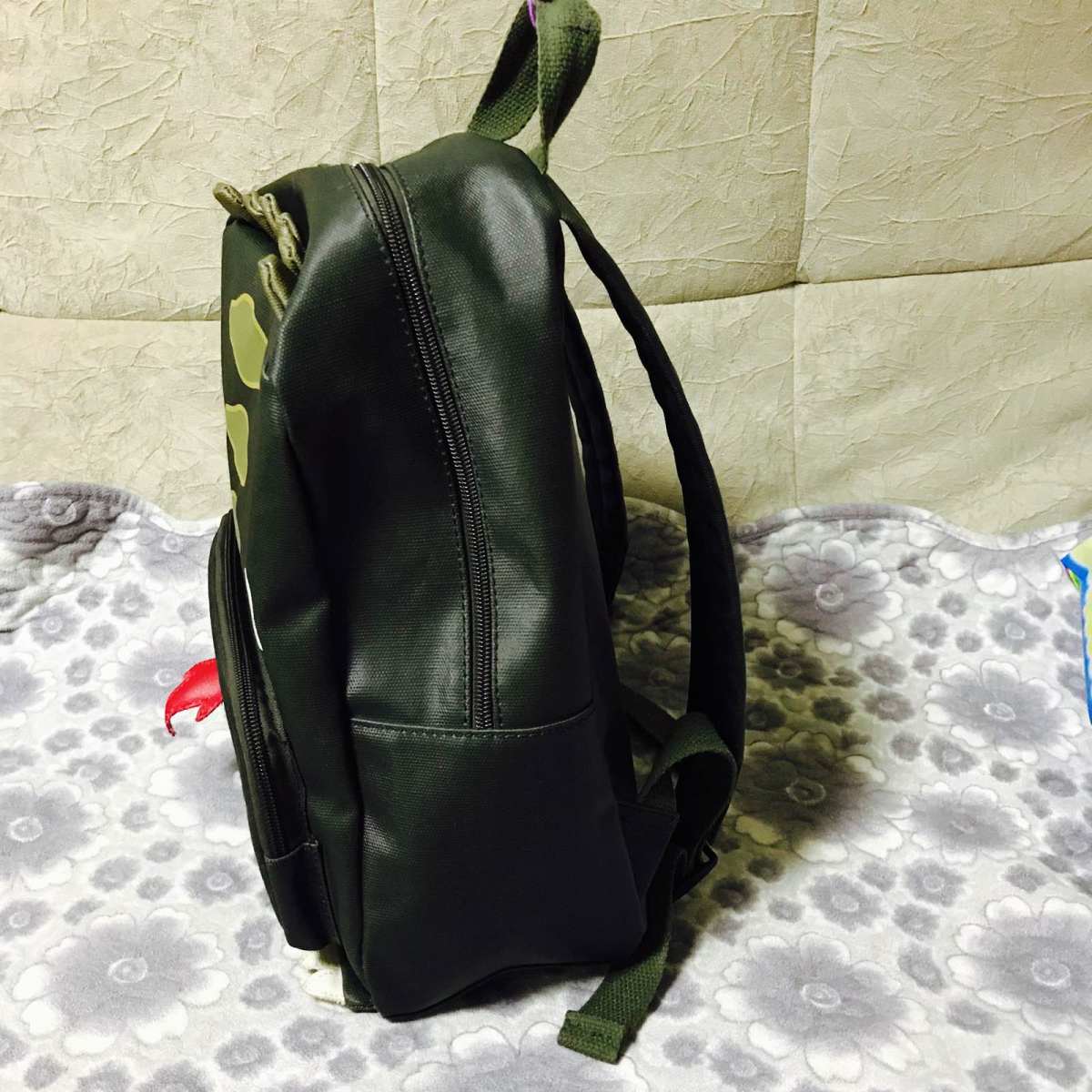 今天背这个包儿是儿子哒😛这是当时在next英国官网海淘衣服