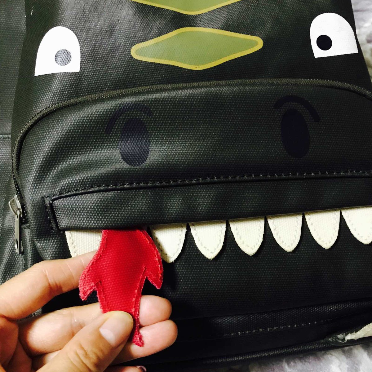 今天背这个包儿是儿子哒😛这是当时在next英国官网海淘衣服