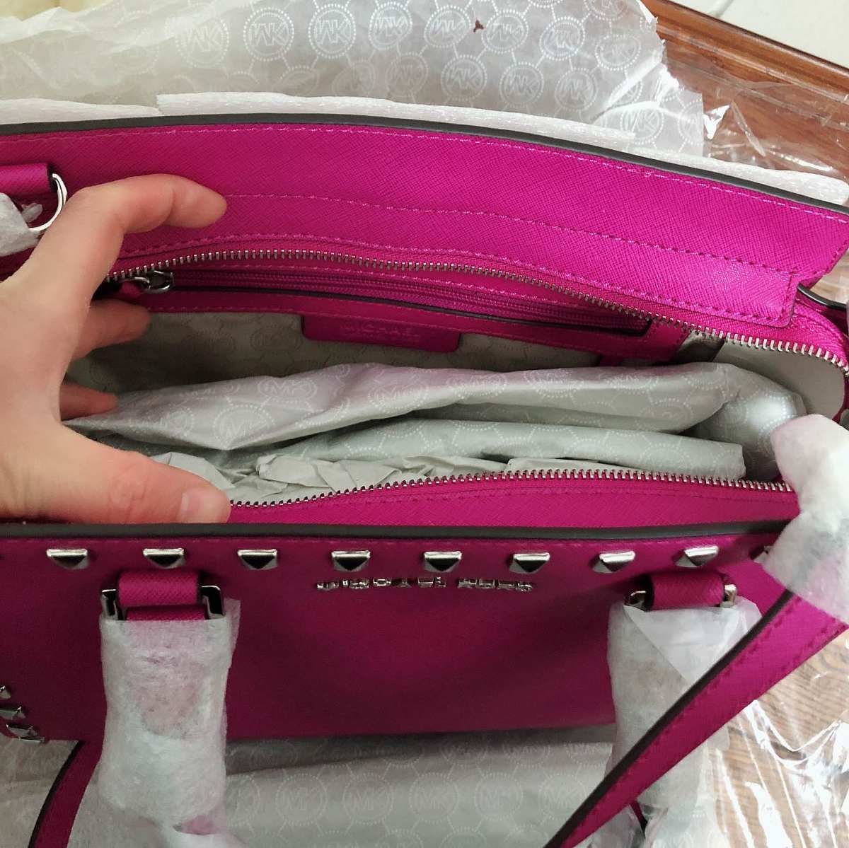 👛今天我背这个包——MK中号铆钉笑脸包  MICHAEL 
