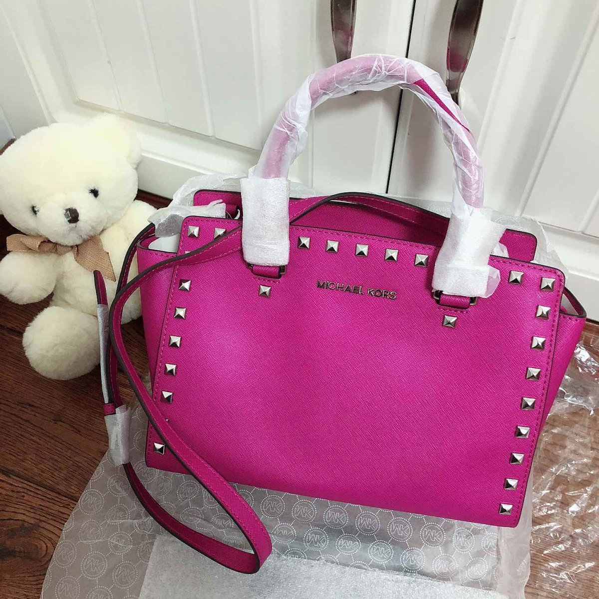 👛今天我背这个包——MK中号铆钉笑脸包  MICHAEL 