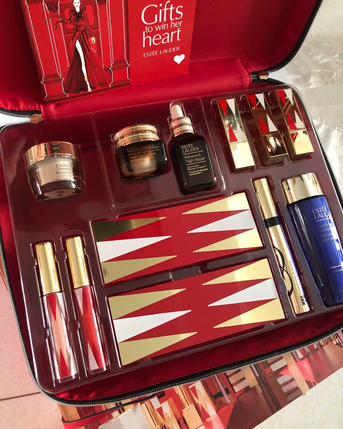 今年的雅诗兰黛大礼包，感觉是这几年来最高大尚的一套666