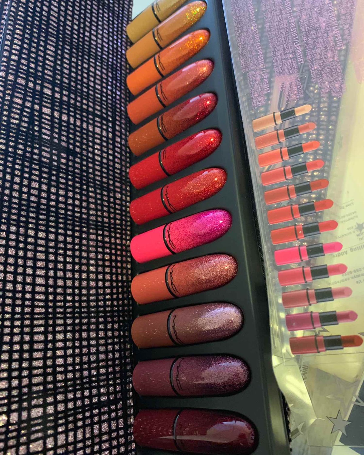 Mac2019圣诞🎄口红套装  光线不好，随便拍了。