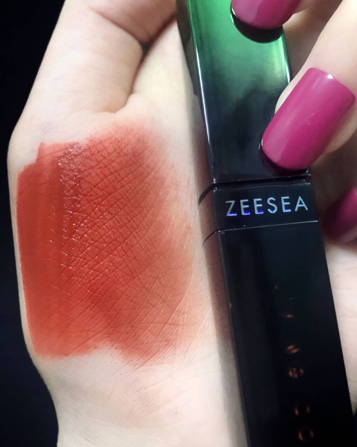 秋冬必败色找到了！给你尝尝这颗焦糖栗子🌰 小**款的zee