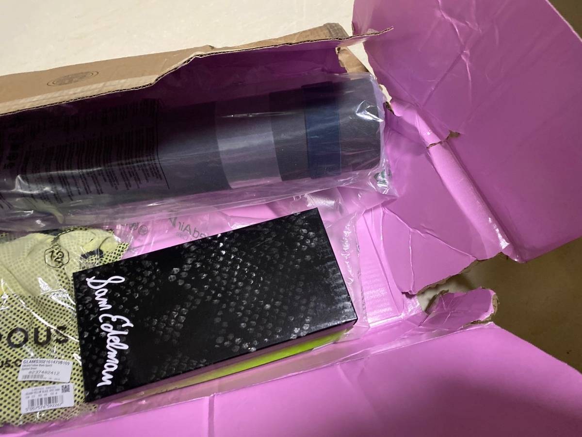 第一张图 shopbop黑五买的一单，拿到手箱子已经坏的不成