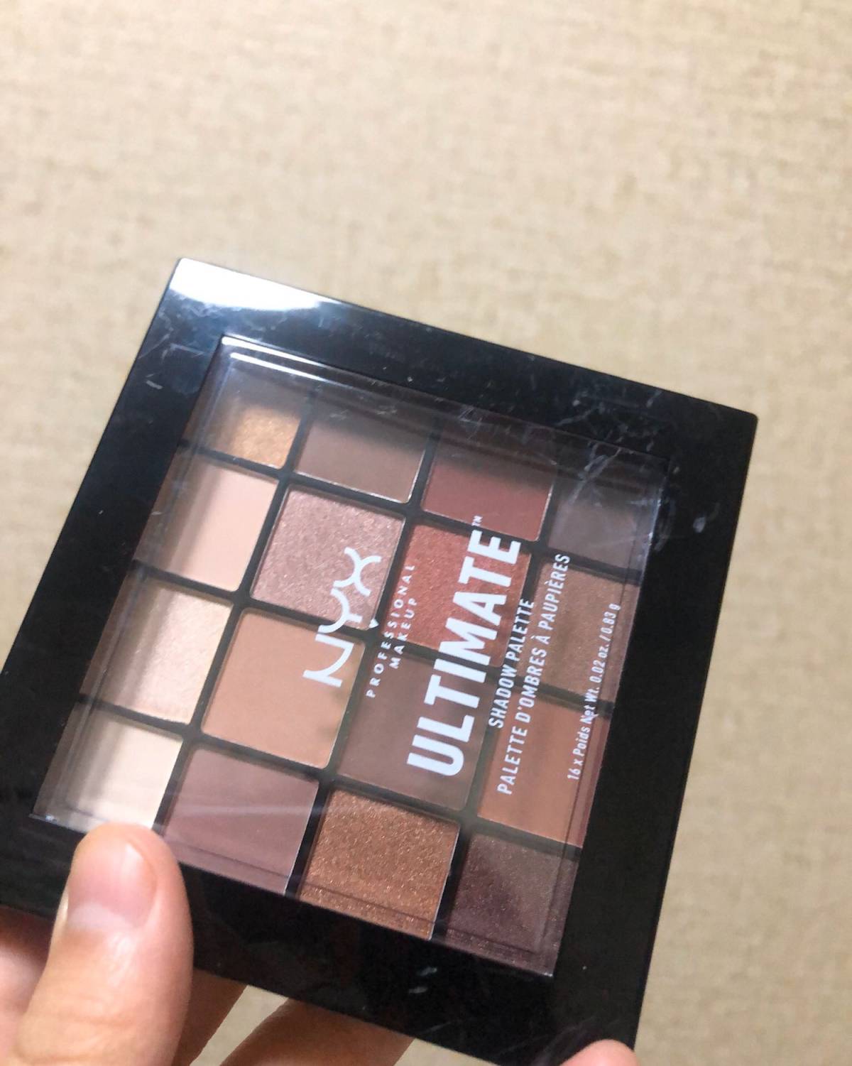 nyx眼影盘。跟妹们拼了很多。第一天七十多的时候就下了单，谁