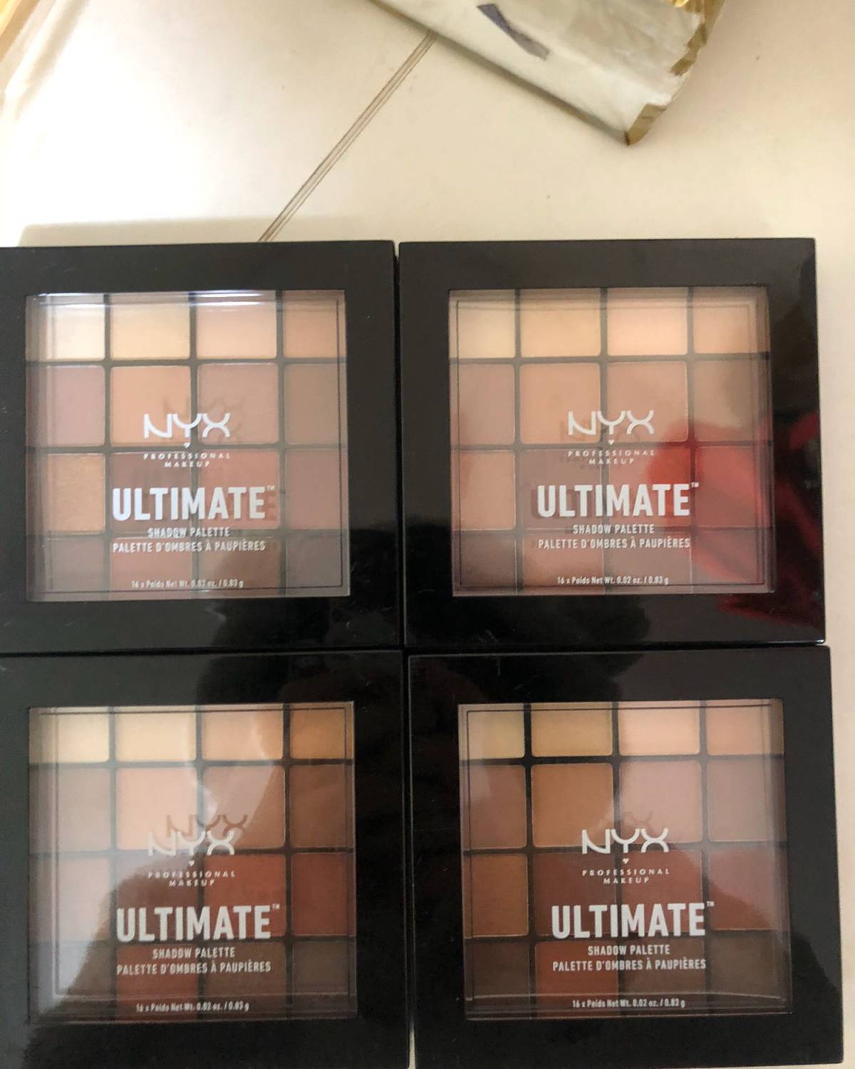 nyx眼影盘。跟妹们拼了很多。第一天七十多的时候就下了单，谁