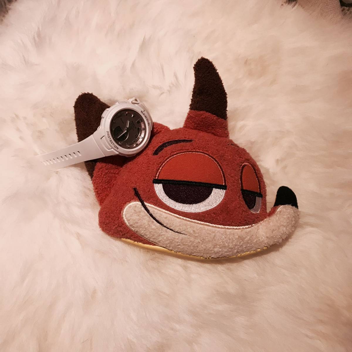 今天我背这个包之贱贱的小狐狸钱包迪士尼入手的小狐狸，钱包上有链条可以挂在背包当装饰。迪士尼家的东西,常用海淘攻略-55海淘社区