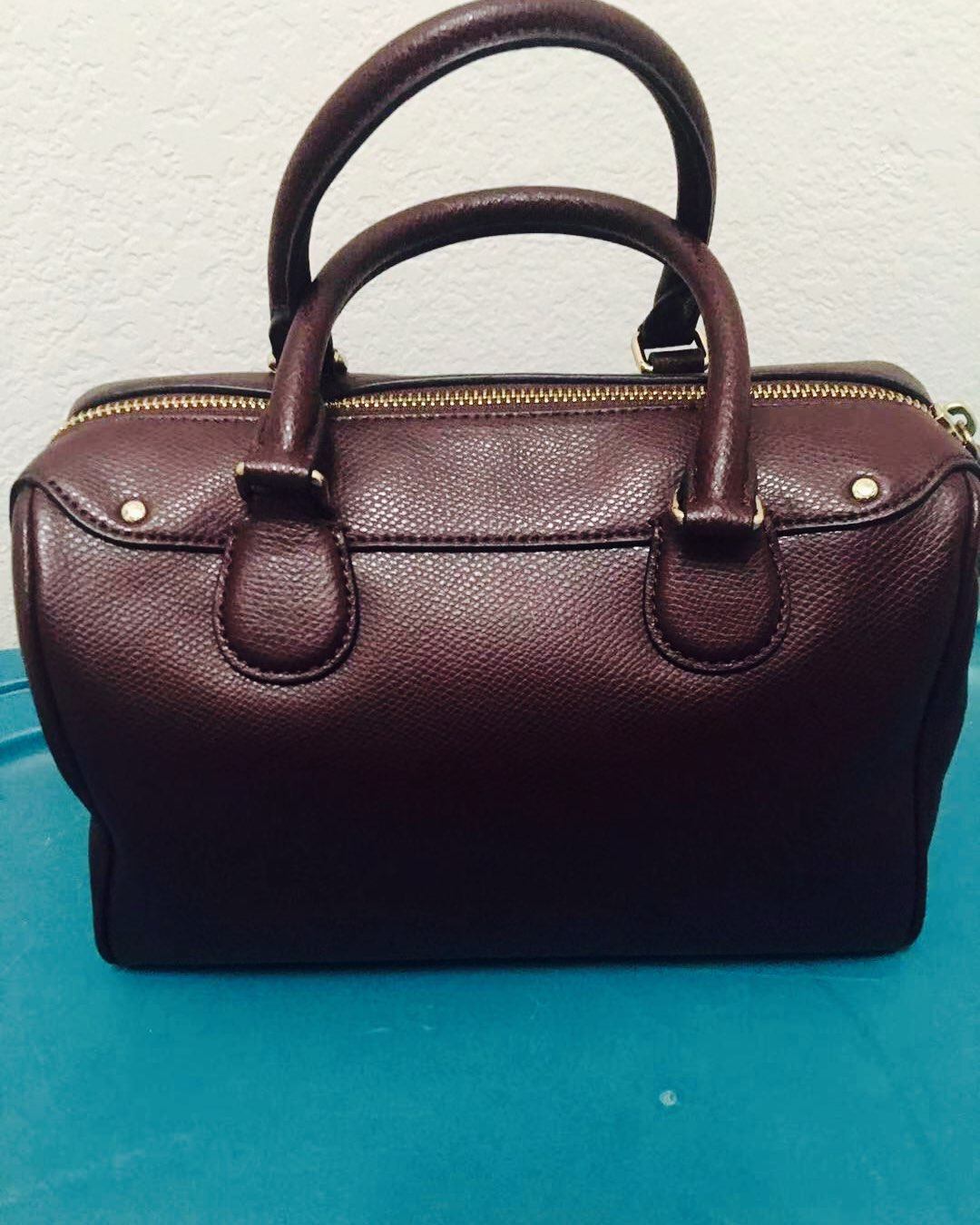 来呀～coach的波士顿包包又来啦～大家还记得我前面晒的那个