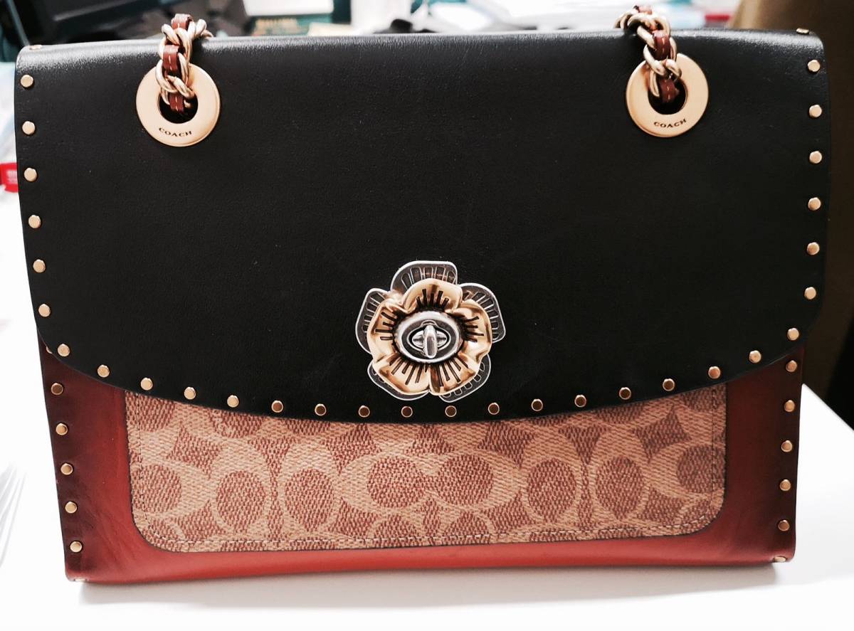 哇哇哇～快来看看新鲜到手的coach山茶花，是从姐姐一个相熟