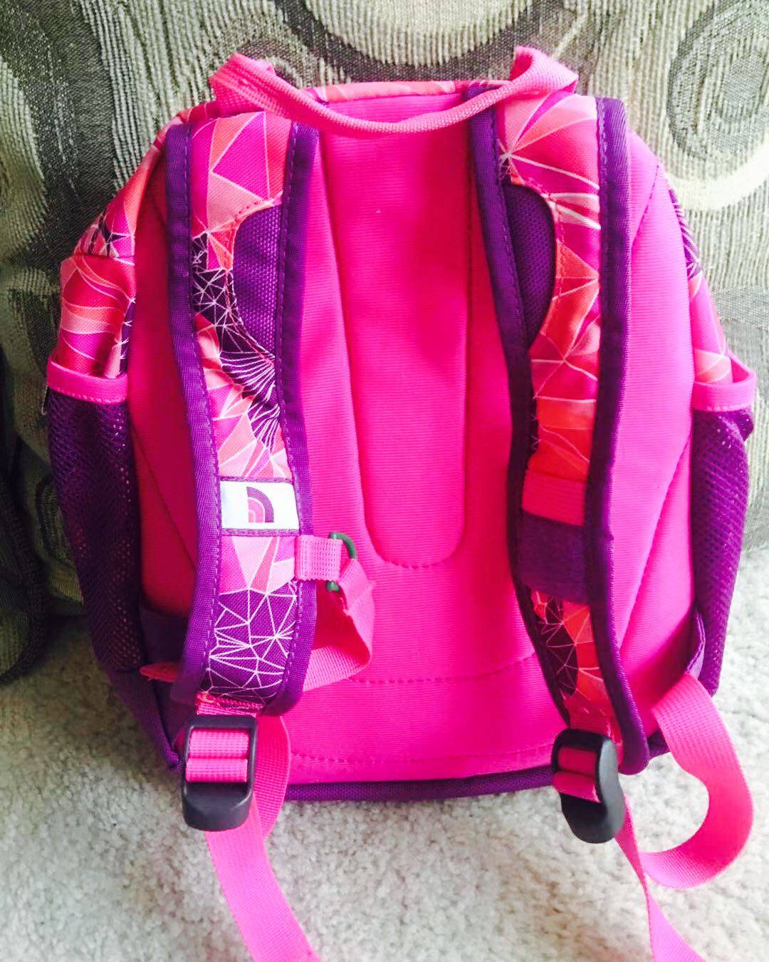 今天背的小双肩是来自the northface北面的小包包�